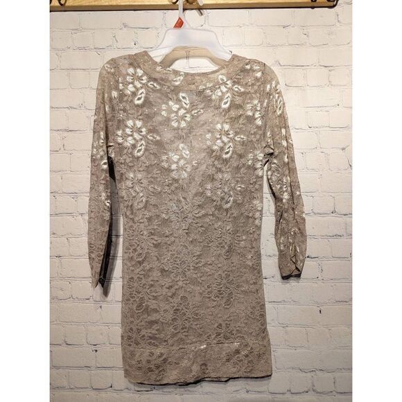 Vanity sheer stretchy lace lowcut top size medium - Picture 3 of 5